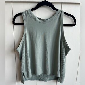 Lululemon train to be tank size 6